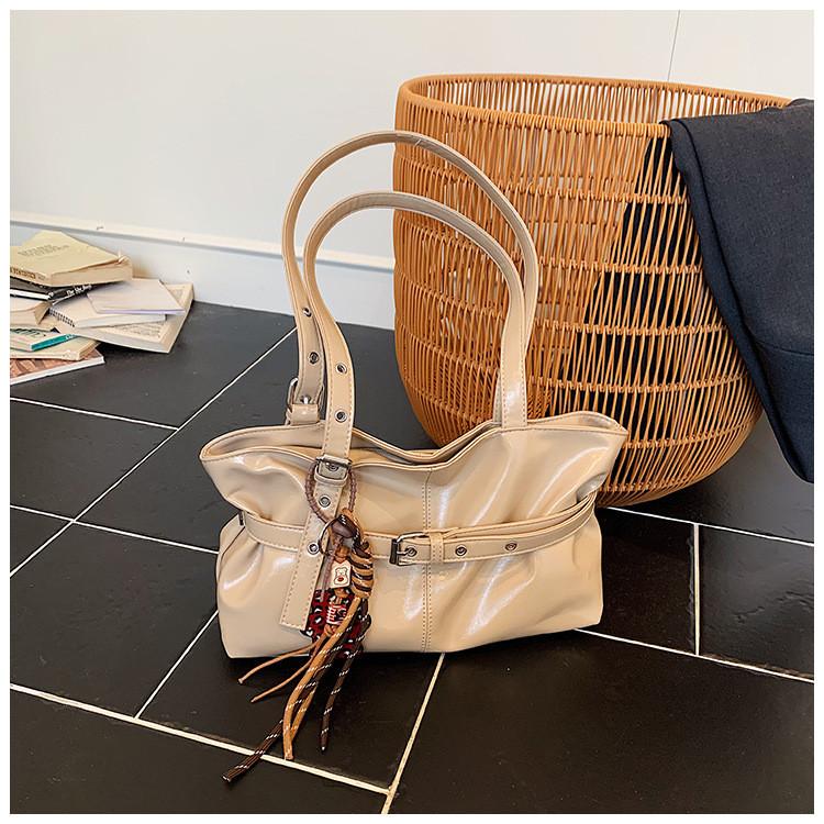 IELGY Ladies Underarm Bag Retro Large Capacity Autumn Winter Casual Pleated One-Shoulder Commuter Bag