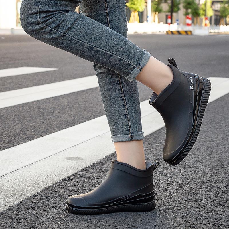 Water shoes women's student rubber shoes non-slip rain shoes warm water boots adult outer wear work rubber shoes