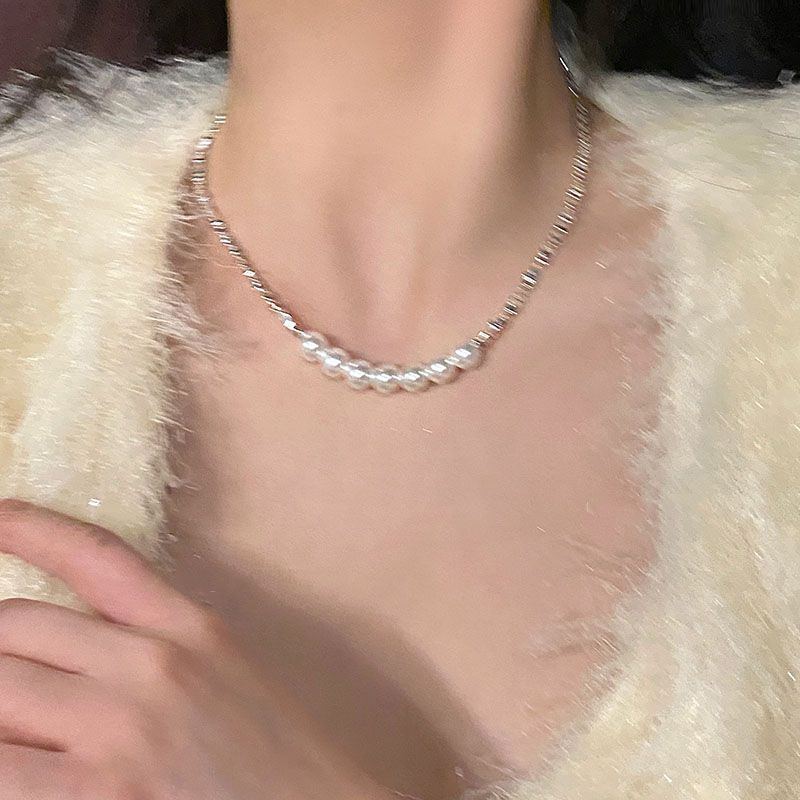 Irregular broken silver pearl pendant necklace women's high-end design sense collarbone chain simple light luxury temperament neck chain
