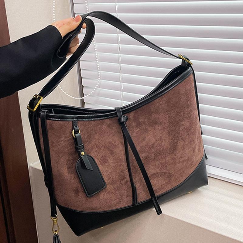 Retro matte large-capacity women's bag autumn and winter new commuter shoulder messenger bag simple bucket bag