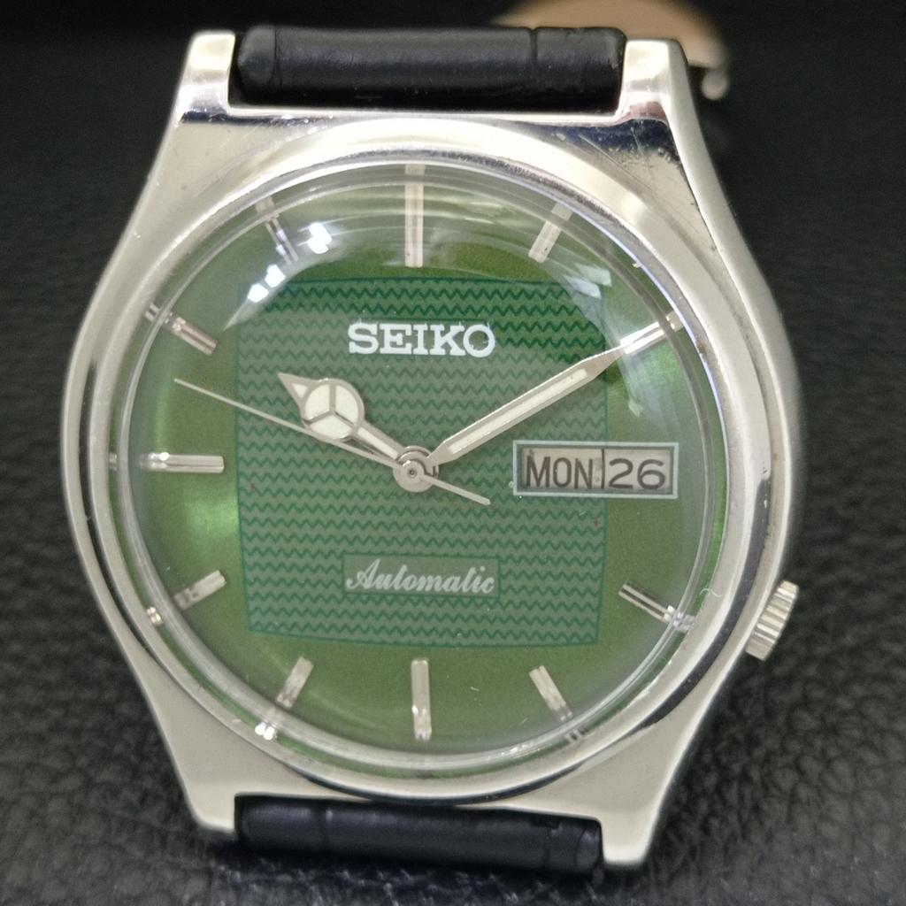 Seiko AUTOMATIC 7009A VINTAGE JAPAN MENS GREEN COLOR DIAL WATCH A701409-5 R206b-a701409