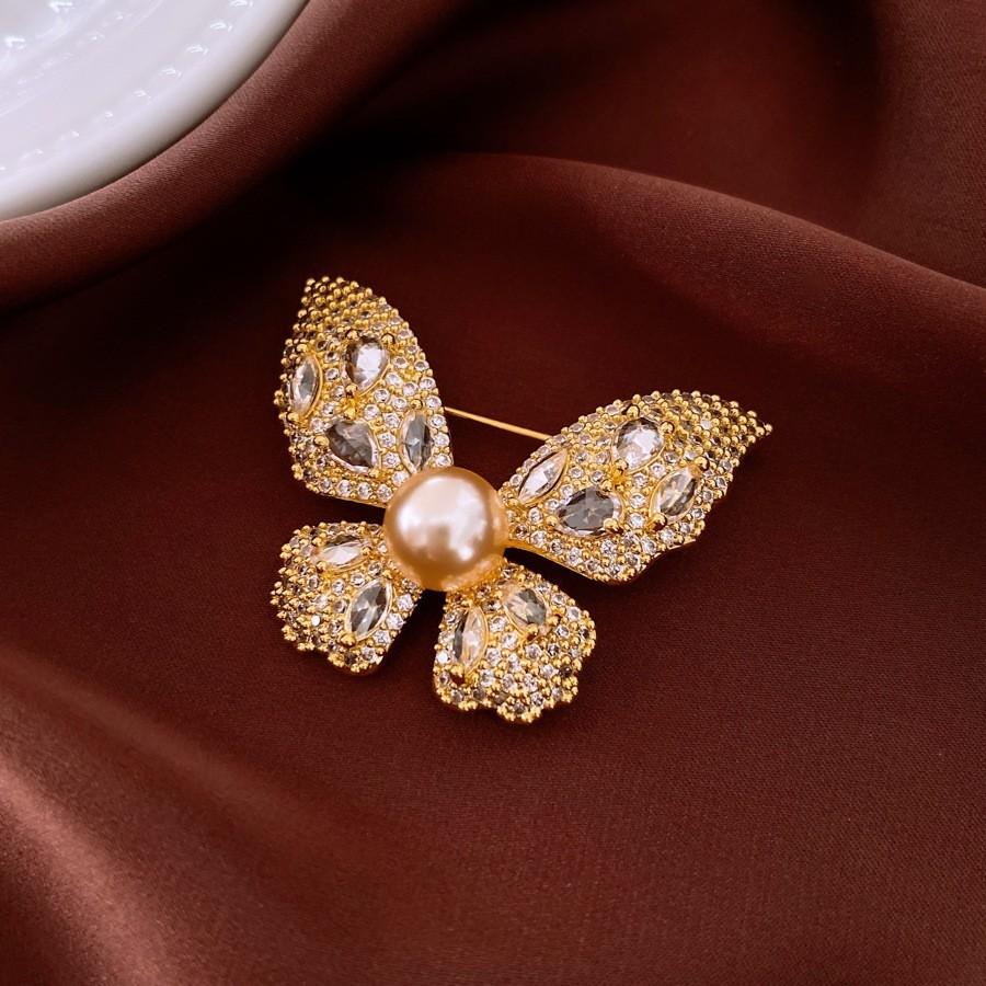 Średniowieczna Vintage Broszka z Kontrastującą Pszczołą Inkrustowana Diamentami Retro Lekki Luksus High-endowa Korsaż Wykwintne Wszechstronne Dodatki Kobiety