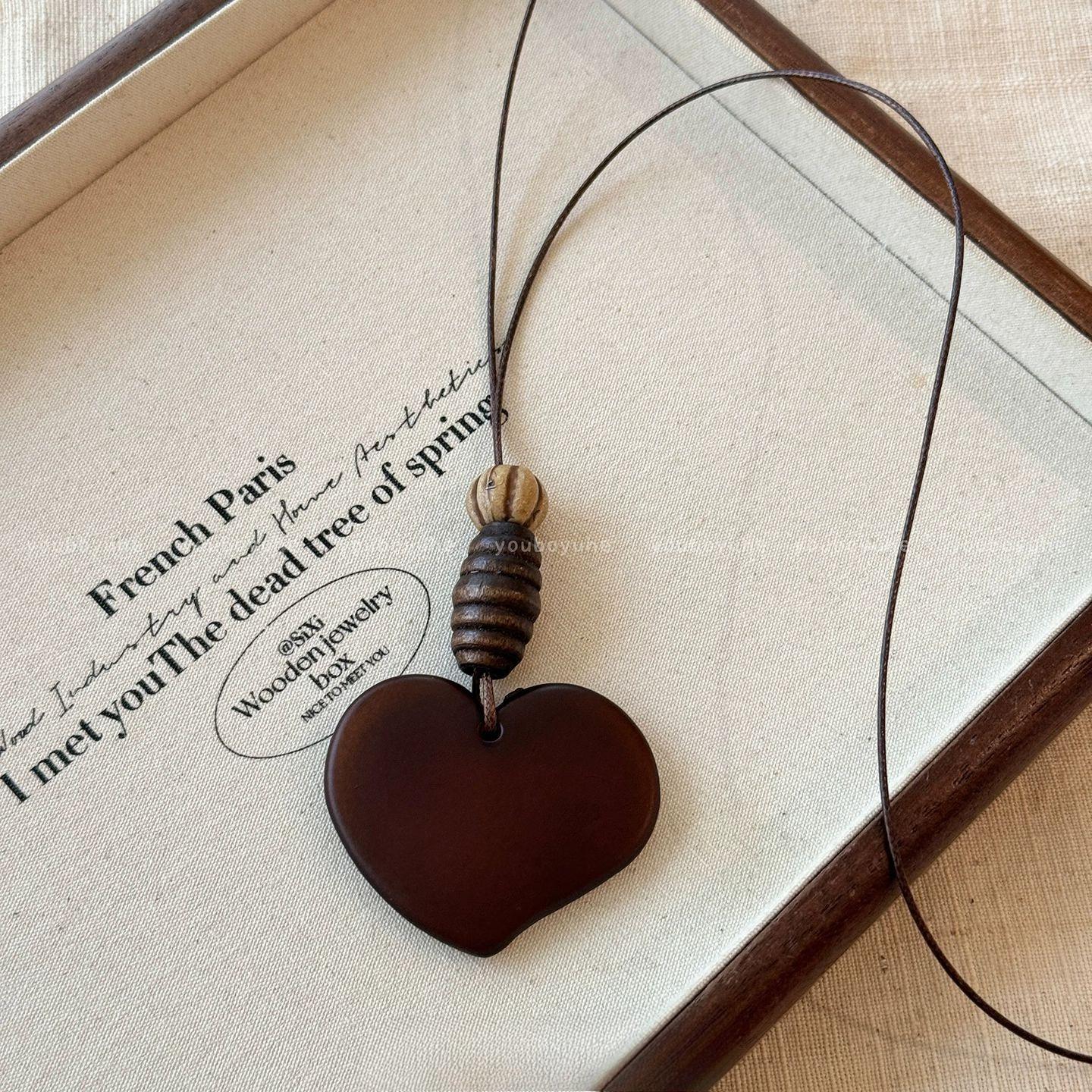 

Hollowed-out Droplet Long Necklace for Women, High-end and Luxurious Retro Sweater-style Pendant, Simple and Versatile Neck Accessory. Irregular heart shape