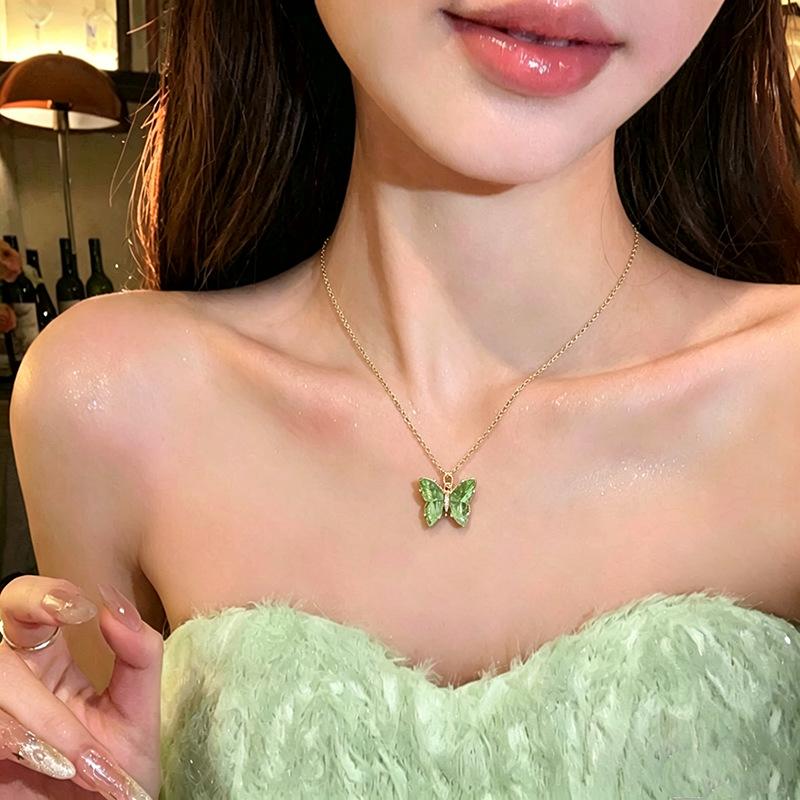 Fashion Vintage Style Colored Crystal Butterfly Pendant Necklace for Women Summer Daily Accessories Lovely Neck Zircon Gifts