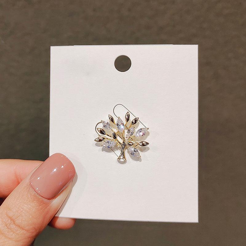 Happiness Tree Brooch Personalized Pin Small Collar Pin Anti-glare Buckle Cardigan Suit Accessory Simple Corsage