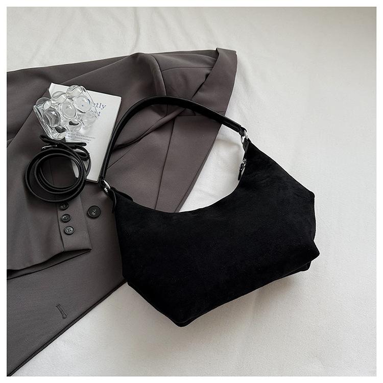 

Niche retro texture underarm dumpling bag women s bag 2025 new grinding large capacity shoulder bag fashion messenger bag чёрный