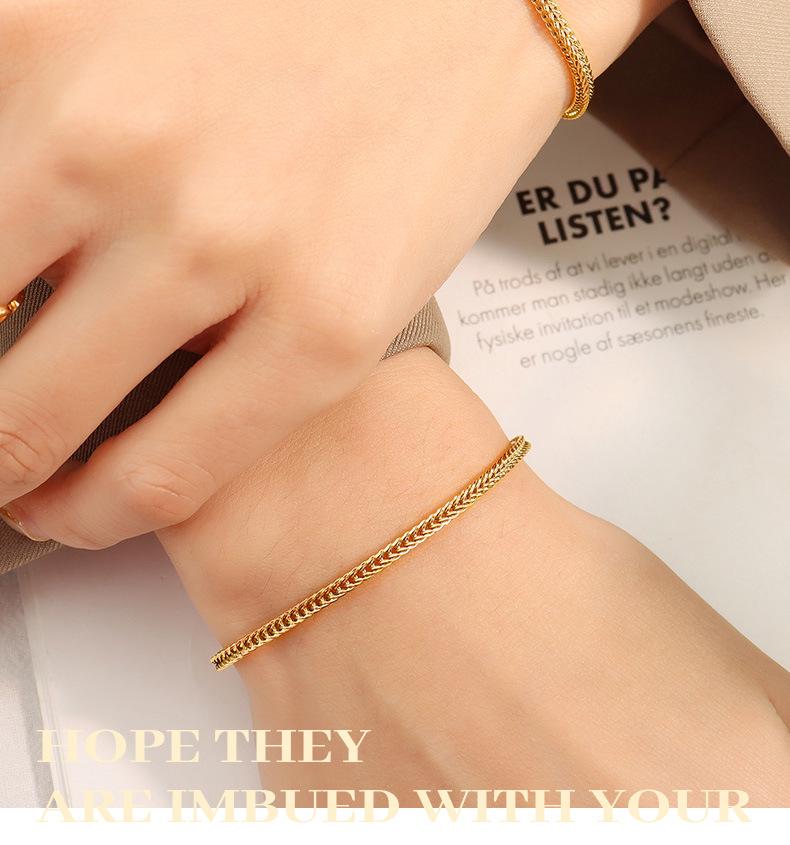 Marka 18K Gold-Plated Titanium Steel French Hollow Clavicle & Bracelet Set - Non-fading Minimalist Jewelry