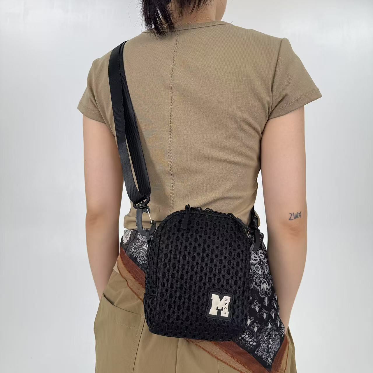 

Women S Personalized Leopard Print Versatile Shoulder Bag Multi-Functional Trendy Cool Messenger Commuter Breast Bag чорний