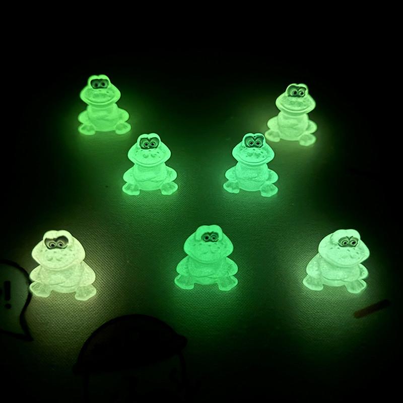 10 Stück/Los Mini Leuchtende Frosch Tier Miniaturen Mini Figur Leuchtet im Dunkeln Feengarten Dekoration Moos Terrarium Mikrolandschaft