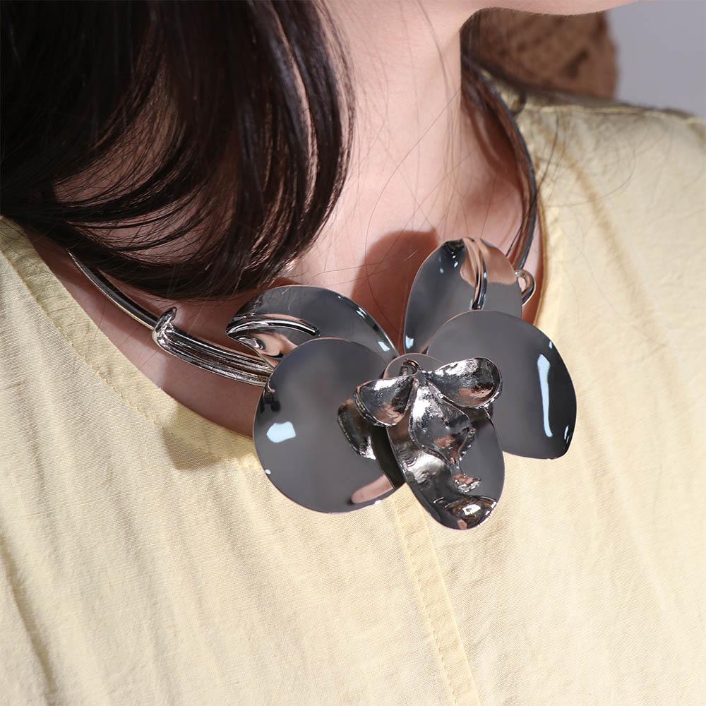 Bohemian 3D Flowers Necklaces Zinc Zinc Alloy Exaggerated Choker Fashion Large Metal Flower Necklace  Banquet