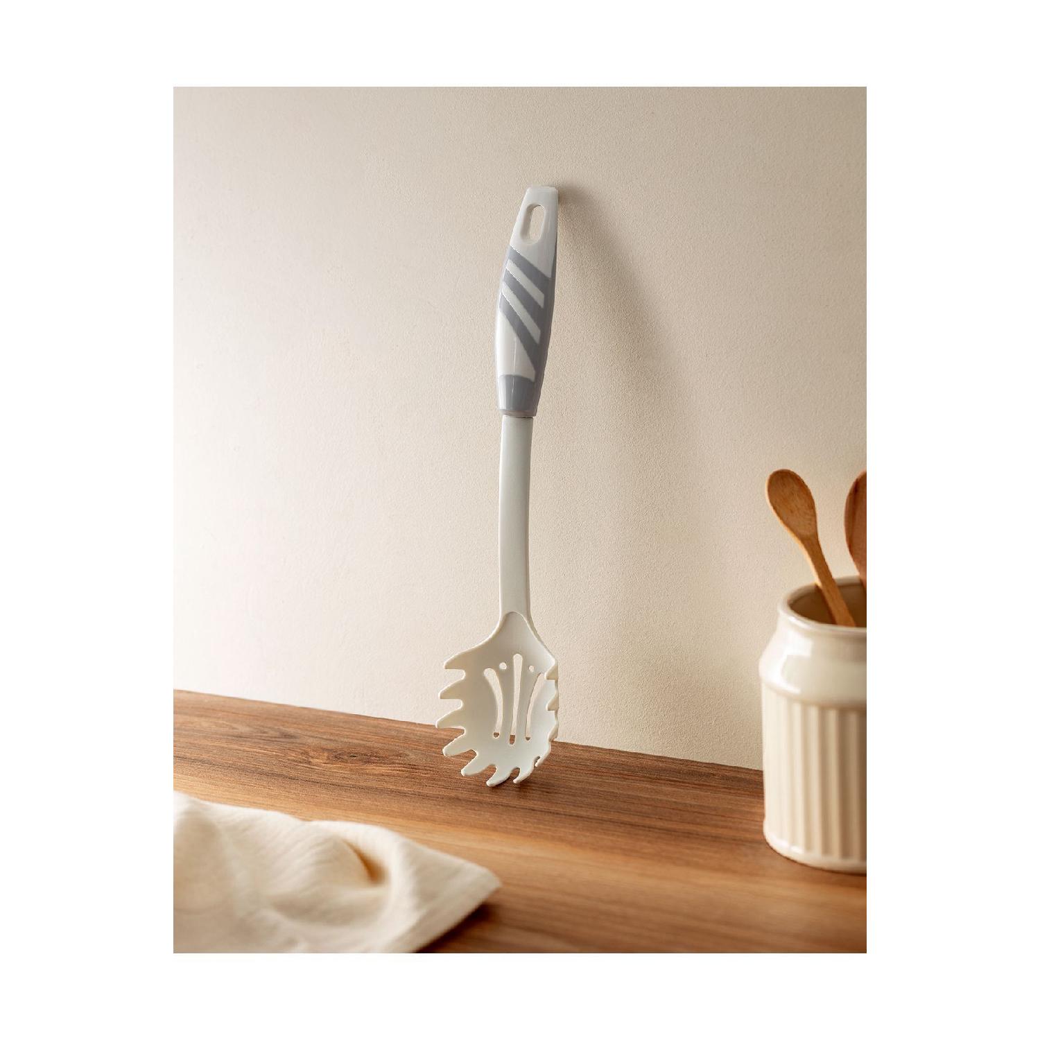 

Chase Cake Scoop