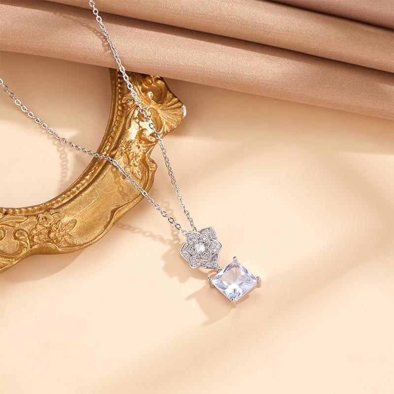 Square Flower Necklace Women'S High-Value Simple And Versatile Trend Zircon Geometric Pendant Exquisite Jewelry
