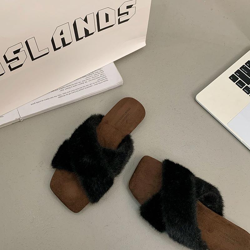 Women's Plush Cross Strap Slippers - Fashionable Flat Bottom for Fall/Winter 2025
