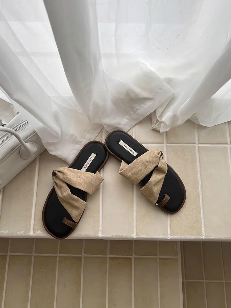 

Dongdaemun, South Korea 2025 summer new round head cover toe flat bottom fashion design sense niche versatile cool slippers women 40 хаки