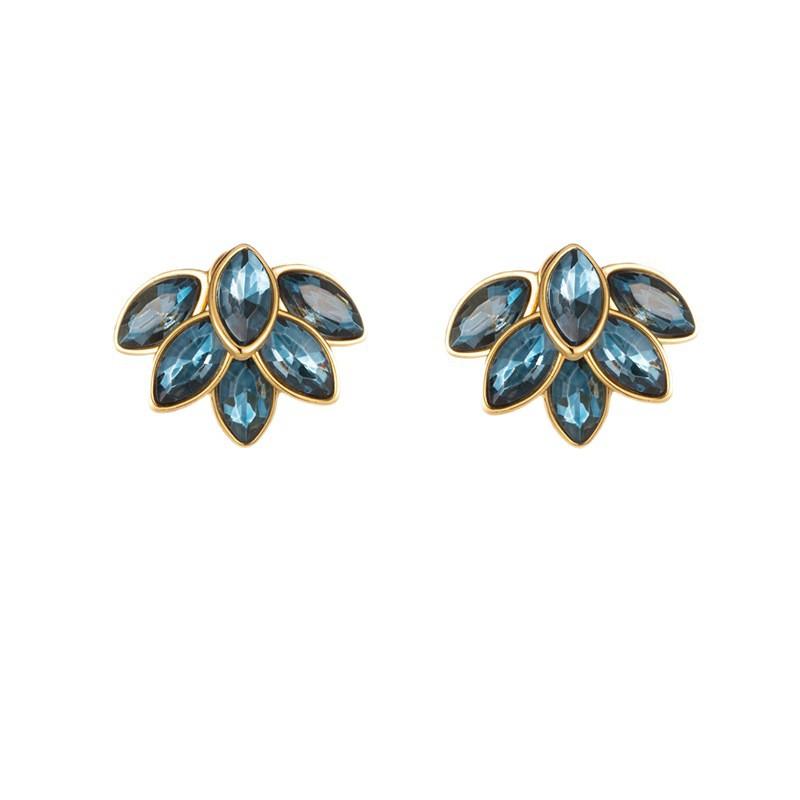 Retro niche gentle pearl stud earrings commuting versatile temperament earrings niche cold noble versatile elegant earrings