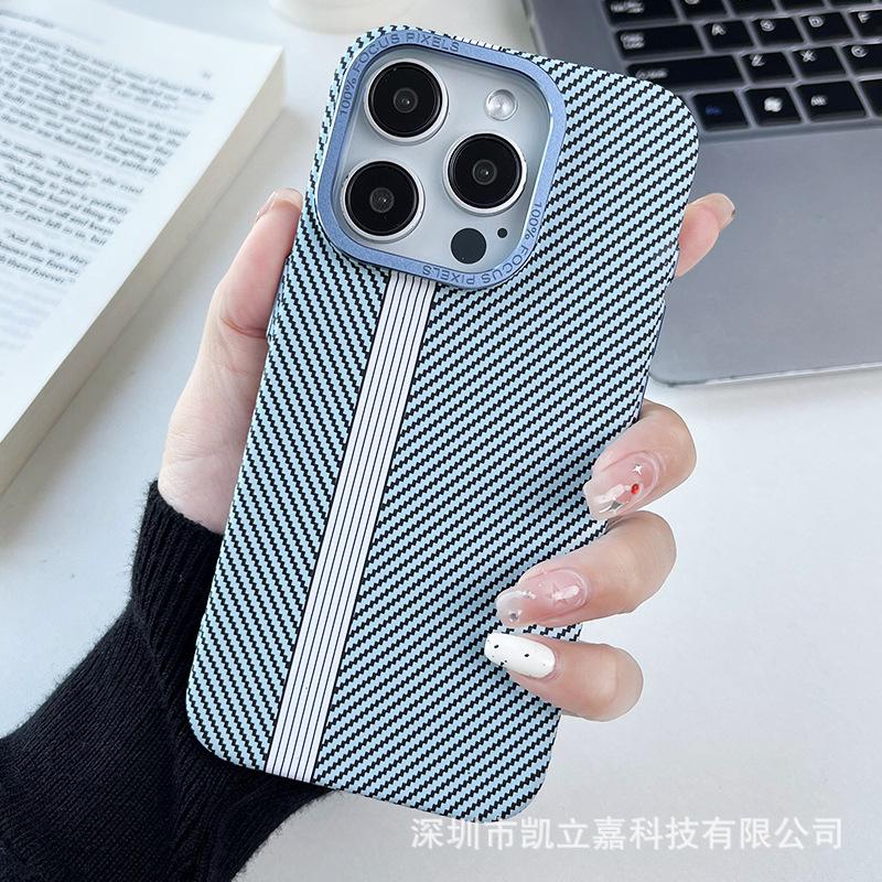 Applicable iPhone17PRO Carbon Fiber Pattern Magnetic Mobile Phone Case Apple 16PROMAX Metal Button Protective Case