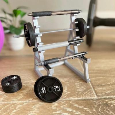Creative Barbell Rack Držák na pero Mini squat Rack Ornamenty s činkami a závažími Zábavný organizér na dárkový stůl pro vzpírání
