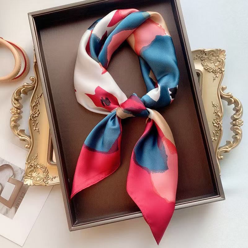 

New 2025 Designer Scarfs Luxury Silk Square Scarf for Women Fashion Lady Hair Bands Ribbon Headband Accessories Bandana 70x70cm
