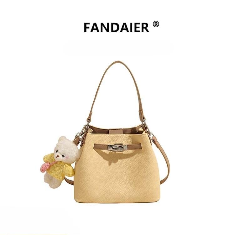 Lychee pattern lock bear pendant bucket bag