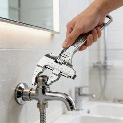 Llave ajustable con marcas de escala de precisión, apertura de boca extra ancha de 68 mm, mango corto, herramienta multiusos para reparaciones automotrices.
