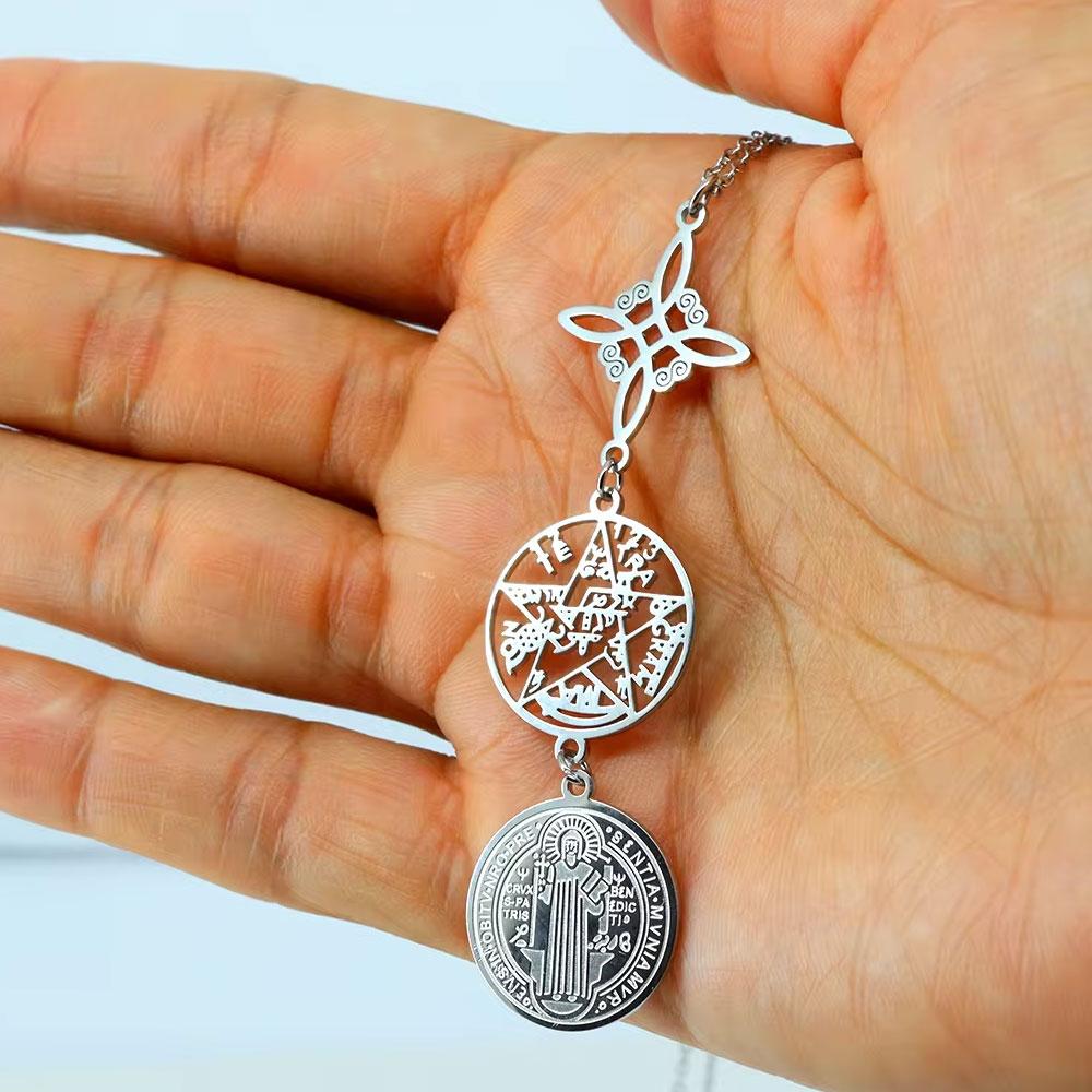 Nerezový přívěsek s trojitou ochranou s čarodějnickým uzlem, pentagramem, tetragrammatonem, st. Benediktův ochranný amulet šperk
