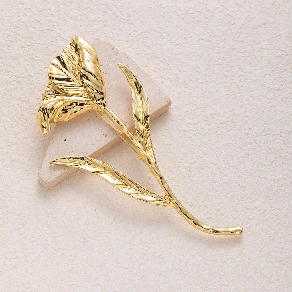 Elegant Rose Brooch: Vintage-Inspired, Stylish Sweater Pin, Chic Retro Accessory