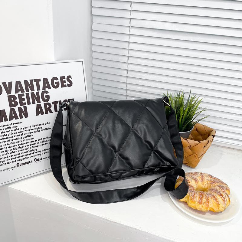 Down Bag Women's Autumn and Winter 2025 New Trendy Rhombus Small Square Bag Versatile Large Capacity Shoulder Messenger Bag