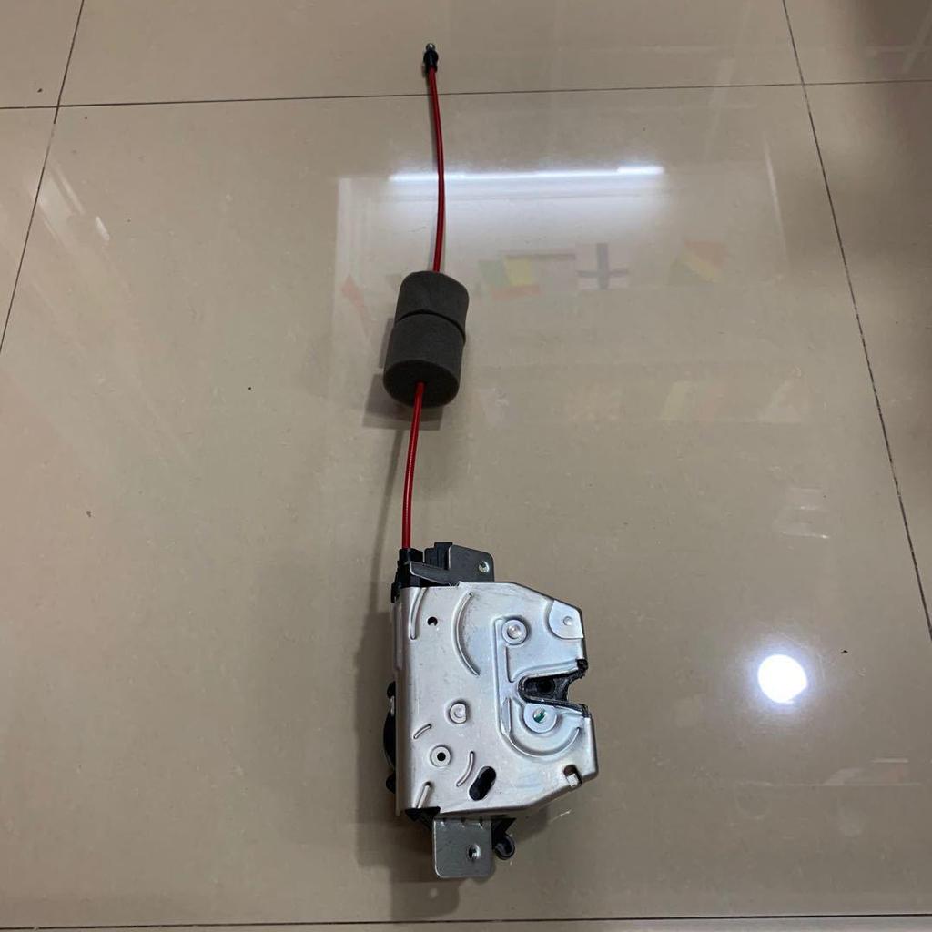 Rear Tailgate Lock Actuator for Mercedes-Benz W164, Part Number 1647400635.