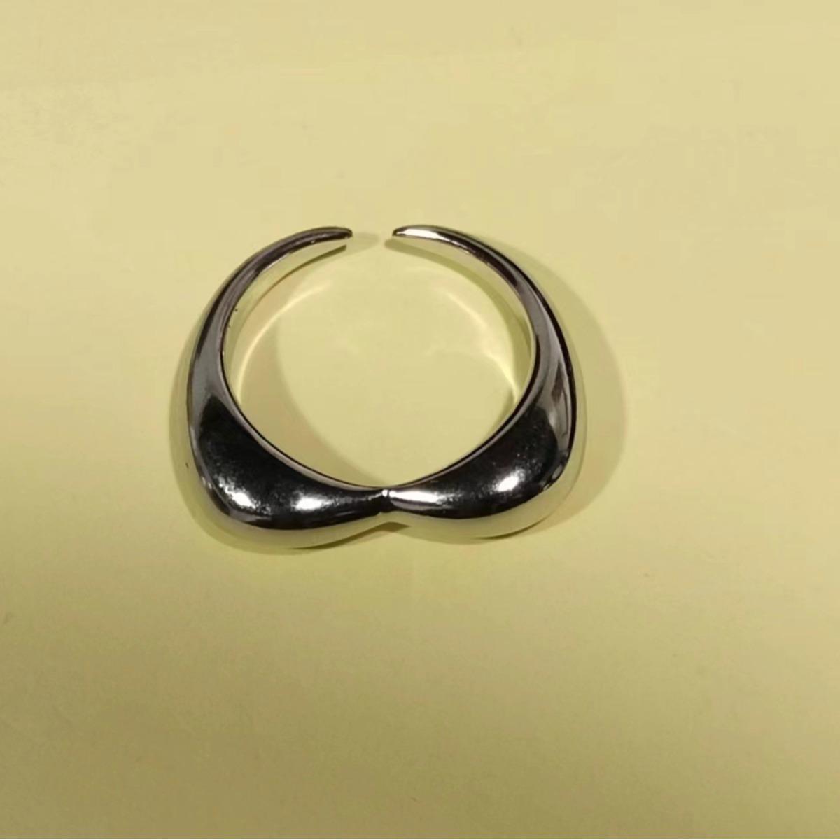 

Французское Минималистичное Кольцо-Сердце из Нержавеющей Стали - Женское Модное Кольцо с Позолотой 18 Карат 54mm Circumference/US Size 7