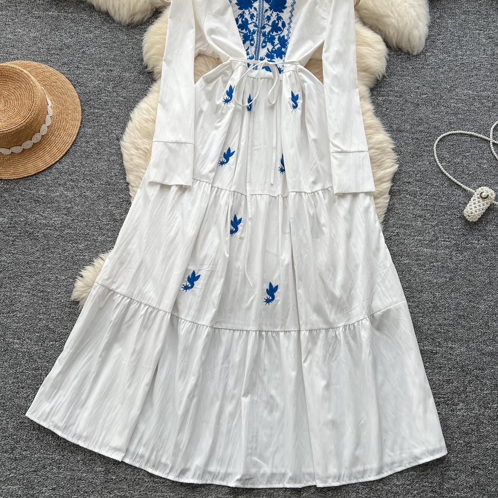 Vintage Western Style Embroidered V-neck Strap Up Waist Long Sleeve Dress for Women French Elegant Grand Swing Long Dress