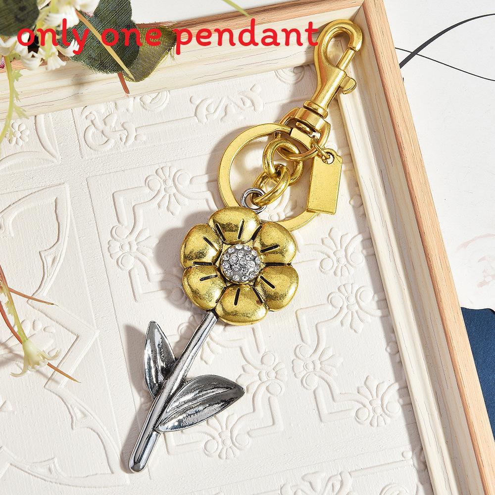 Style Daisy Bag Charm With Rhinestones For Fashionable Handbags And Gifts