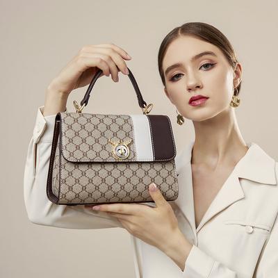 Retro Çanta kadın Çantası 2023 Yeni Moda Çok Yönlü El Omuz Çantası Orta Yaşlı kadın Küçük Kare Çanta Baskılı Crossbody Çanta
