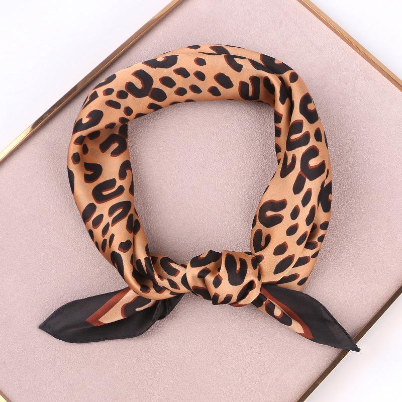 Small square scarf silk scarf women s fashion Korean version decoration summer chic leopard print simulation silk printing small scarf new 70*70CM