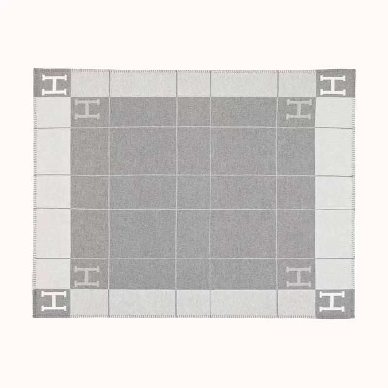 Fleece Blanket Single Blanket Air-Conditioned Blanket Sofa Cover Blanket Nap Blanket Blanket H-Letter Aviation Flight Blanket