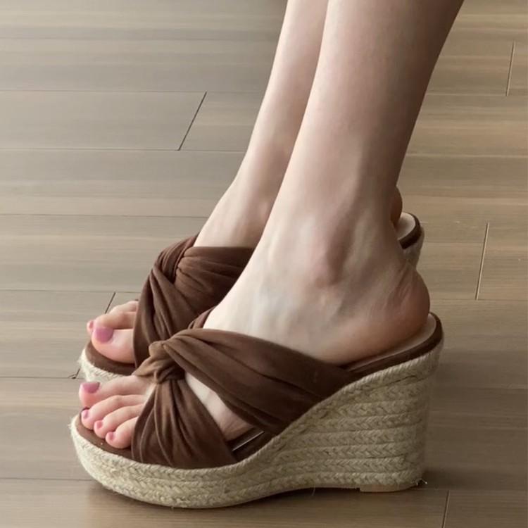 Medieval straw wedge heel shoes heightened platform slippers women's summer wear high heels cool slippers 2025 new beautiful sandals
