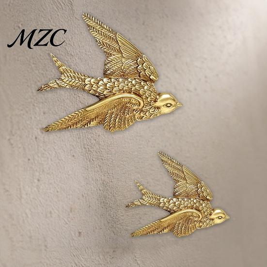 3D Resin Wall Sculpture Gold Swallow Decor, Flying Bird Sculpture, Vintage Retro Style Art for Living Room Bedroom Home Decor Modern