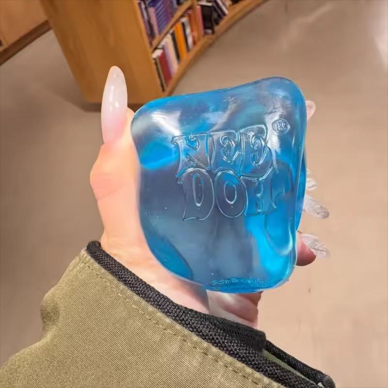 Schylling Nee Doh Nice Cube Sovradimensionato 8-8,5 cm Traslucido Rimbalzo Lento Non Tossico Giocattolo Sensoriale Sollievo dall'Ansia per ADHD