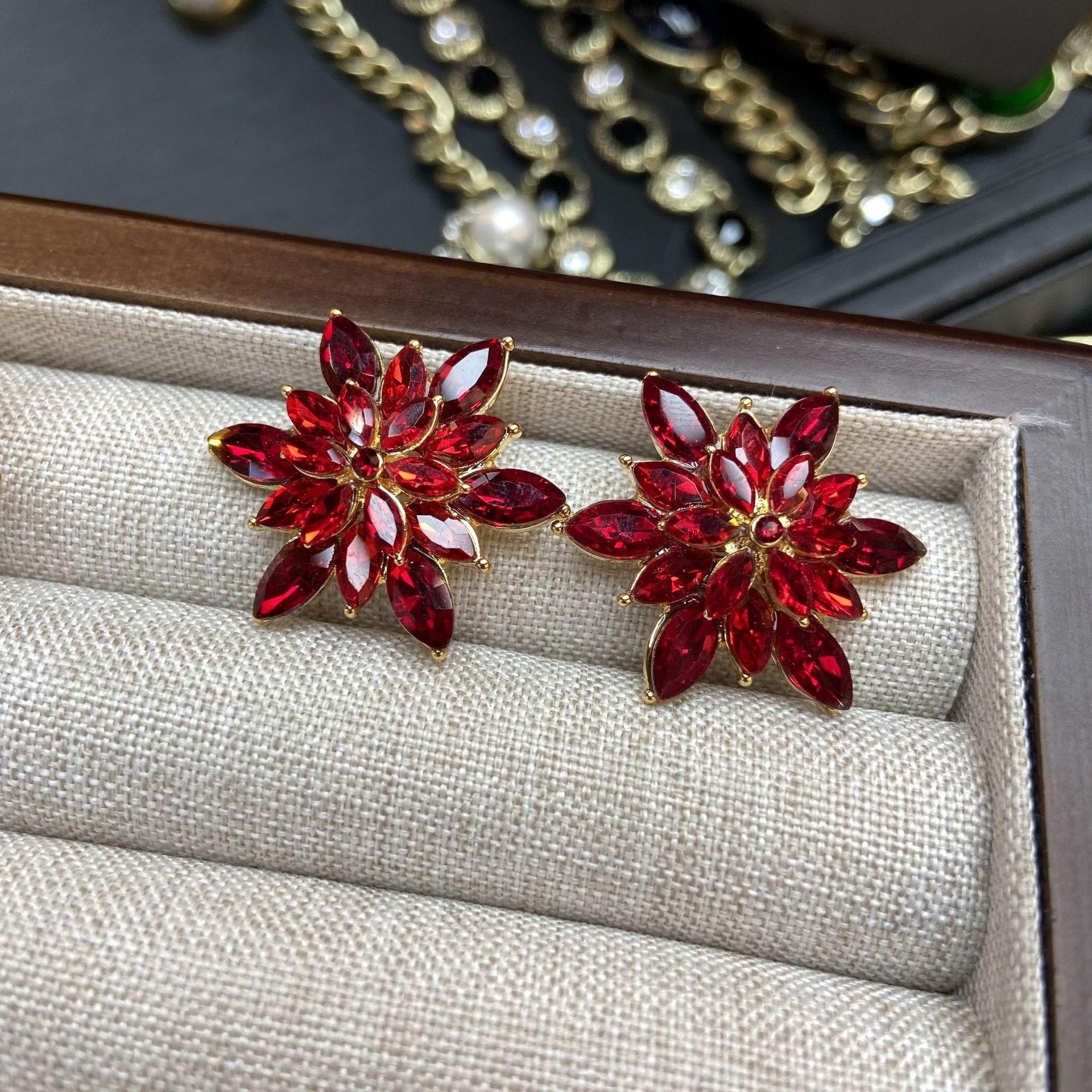 

Copper Inlaid With Diamond Super Fairy Crystal Snowflake Earrings Female Tide Light Luxury Super Flash Rhinestone Flower Earrings