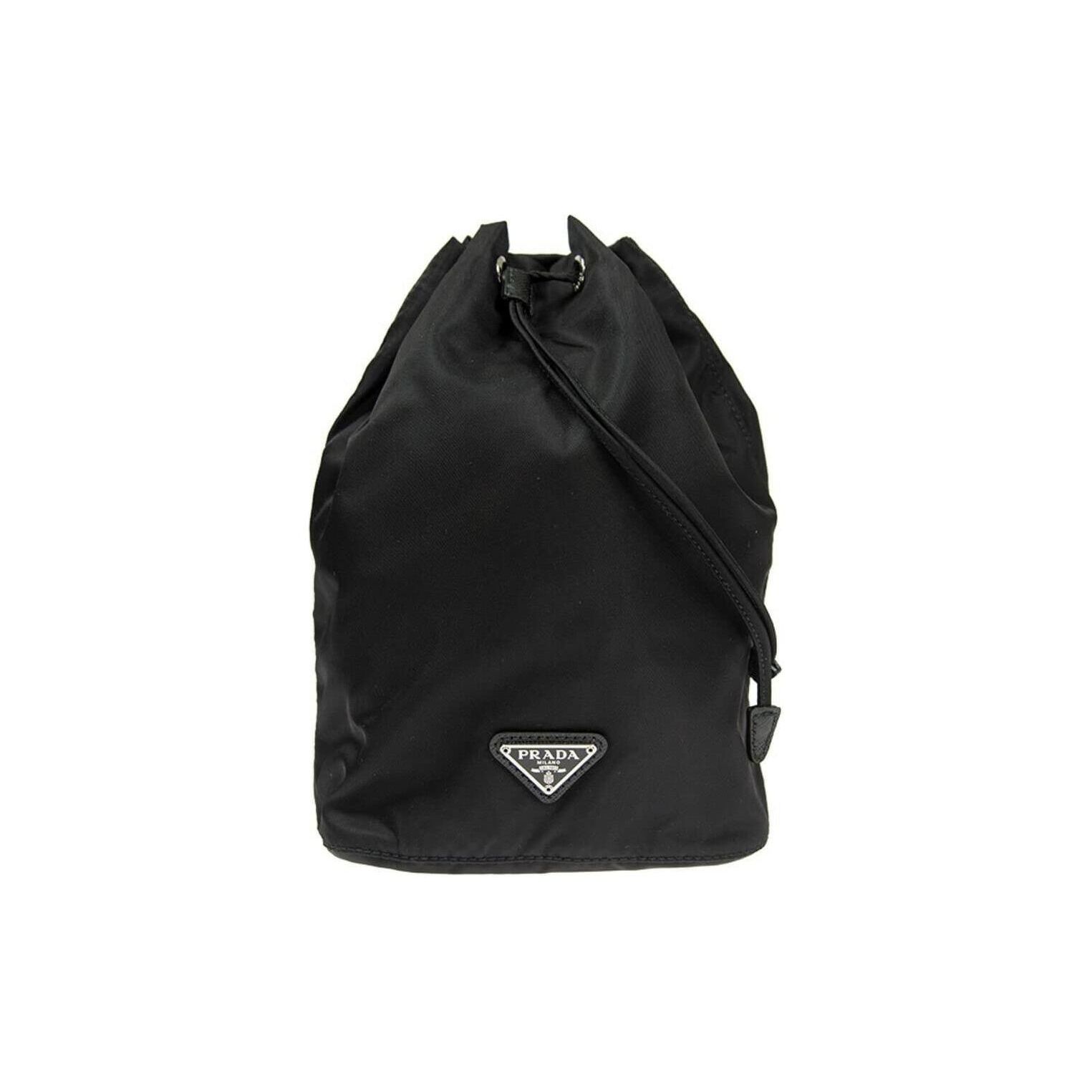 

Prada Logo Drawstring Closure Nylon Cosmetic Bag Toiletry Bag Bucket Bag Tote Bag Small Size Unisex Bags Black 1NA369-2BQP-F0002 Basic Set (Bag+Dust Bag)