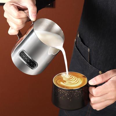 Milchaufschäumkrug für die Küche mit ergonomischem Griff, Multifunktionsbecher, Latte Art-Werkzeug,