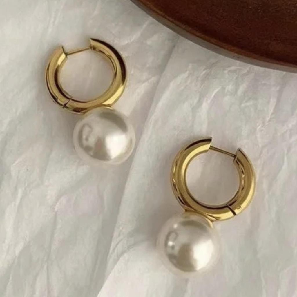 Elegant Large Pearl Stud Earrings - French Light Luxury, Commuter Style, Autumn/Winter 2024 Hot Trend