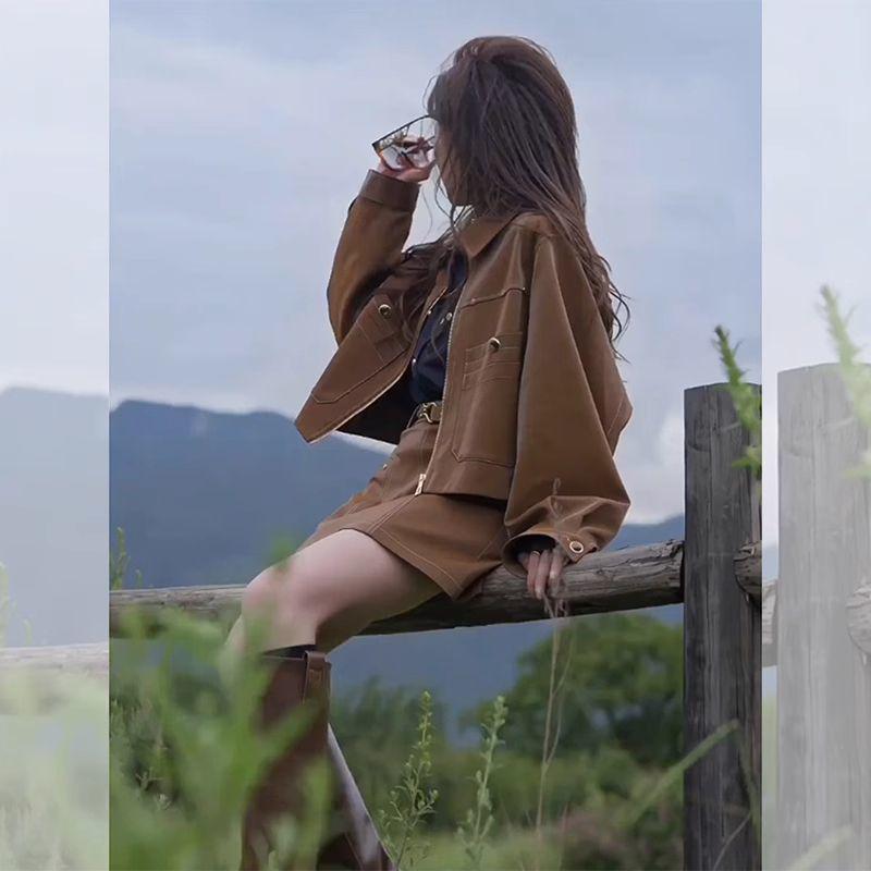 

2025 Autumn Retro Lapel Leather Jacket & High Waist Skirt Suit for Women S (80-100 cm)