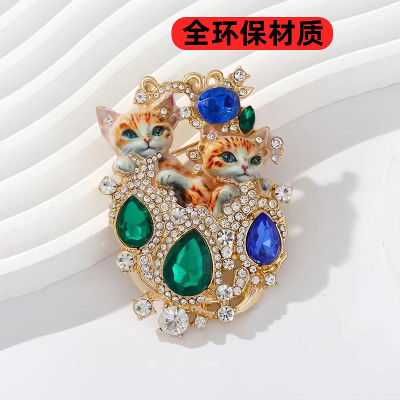 Retro diamond-encrusted double cat brooch fashion high-end sense light luxury versatile cute animal environmentally friendly brooch women's
