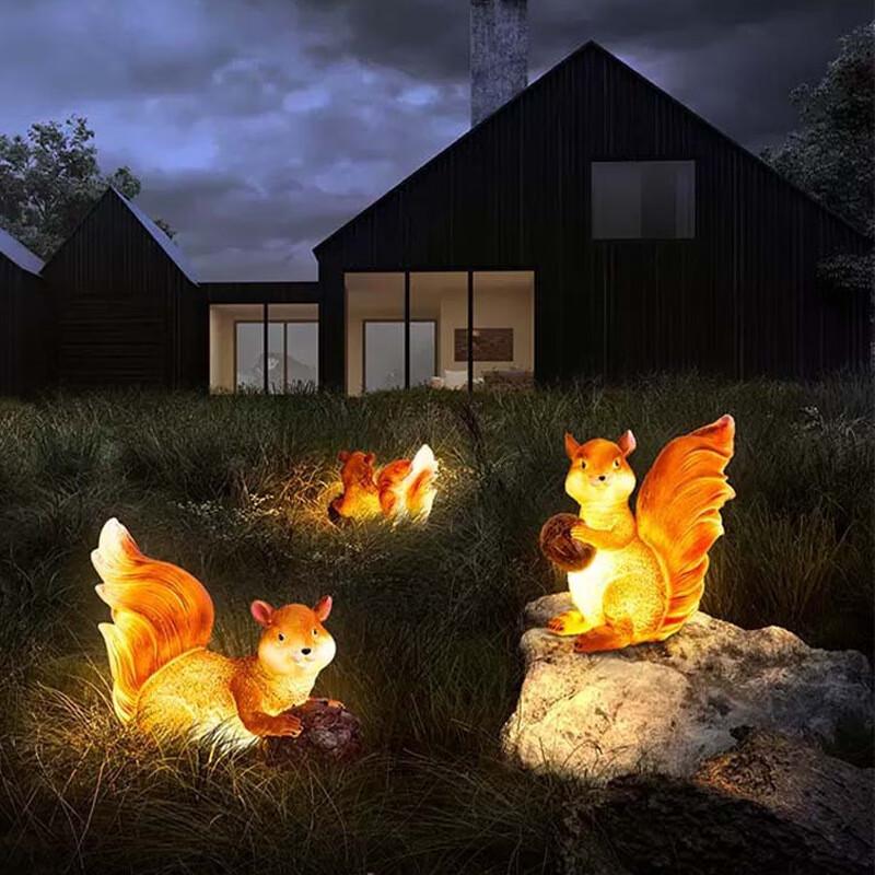 UOSU 3D Cartoon Squirrel Solar Garden Lamp