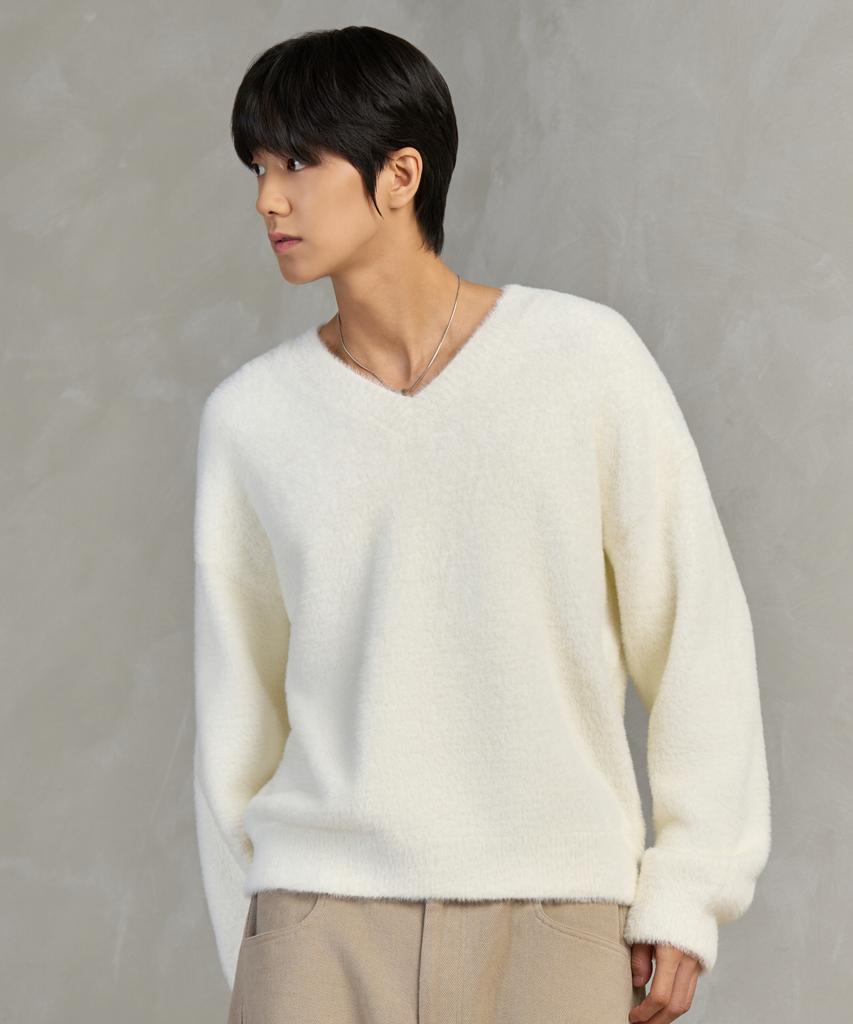 HYOJI Fw Oversized Heavy Angora Semi-Crop V-Neck Knit (7 Colors)