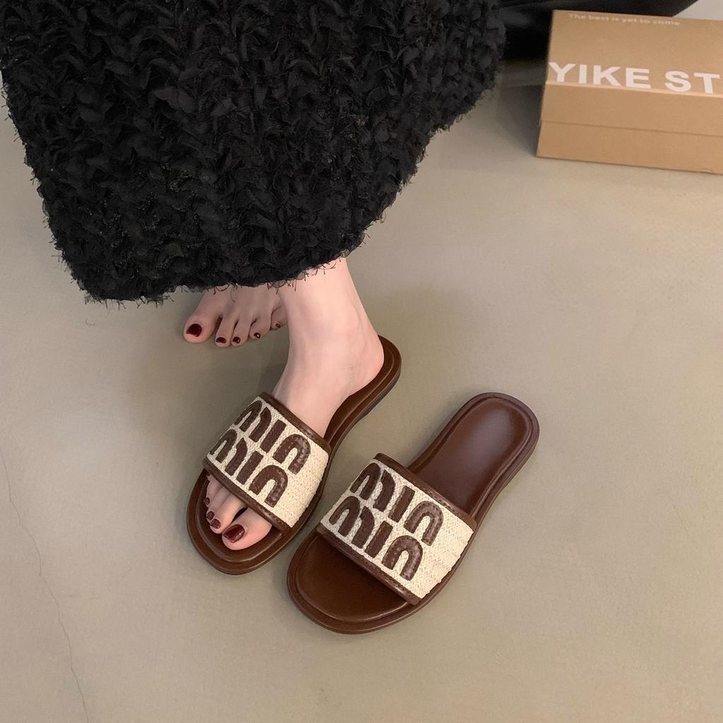 Flat-bottomed small fragrant wind one-word slippers women's shoes 2025 new summer wear French small sandals beach sandals
