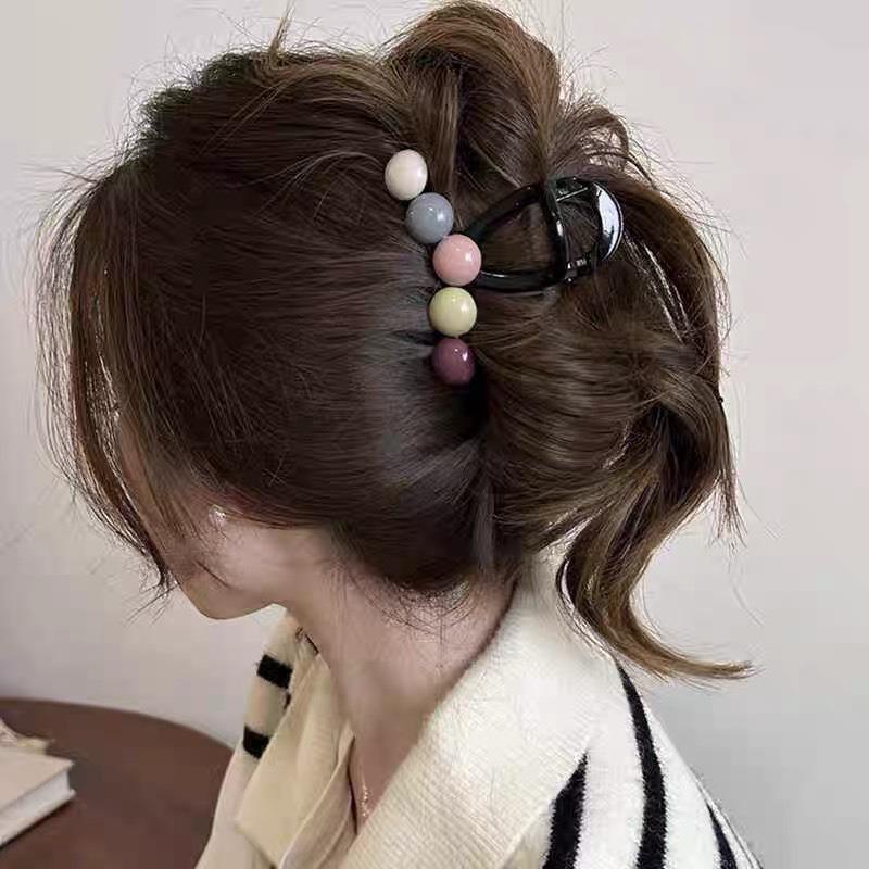 Cute Hairpins At The Back of The Hair Roots Coiled Hair and Shark Clip Headwear