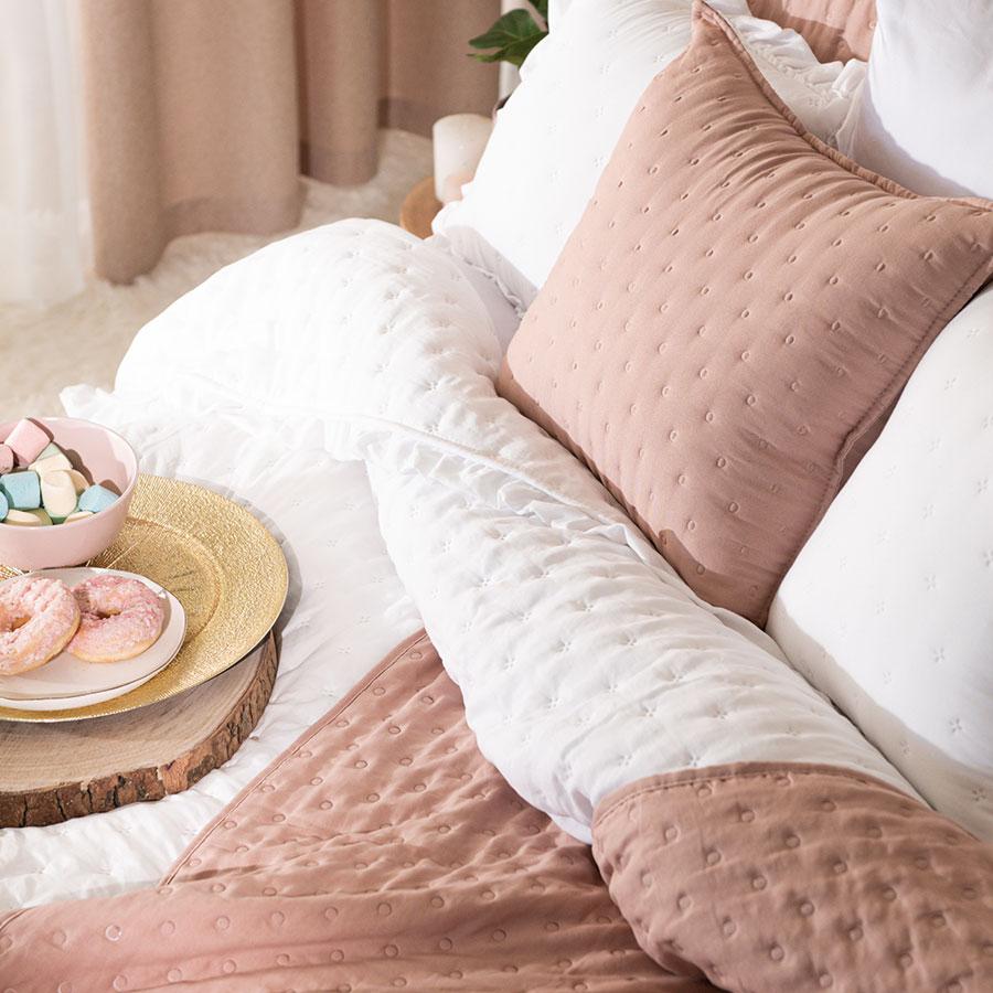 WERONA Bedspread 170x210cm White with Ruffles - Elegance and Freshness for a Smaller Bedroom