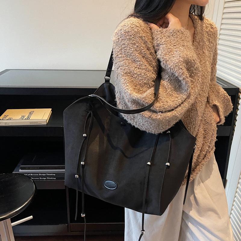 Korean Version of Fashion Commuter Large-capacity Bag Women's 2025 New Work Leisure Tote Bag Niche Versatile Shoulder Bag