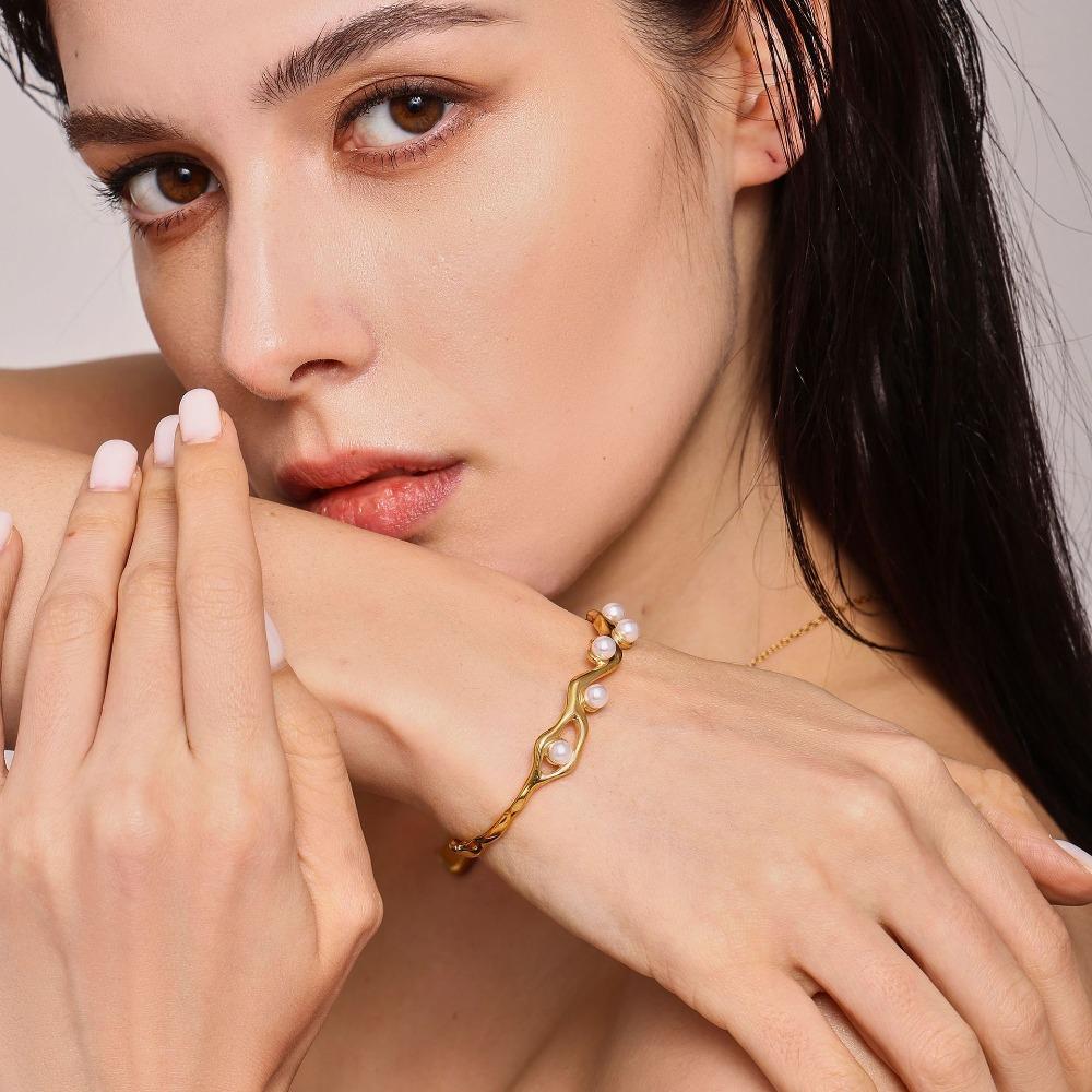 Zinc Zinc Alloy Pearls Golden Bracelet Irregular Silver Wrist Circle Classic Wave Shaped Bracelet  Decoration
